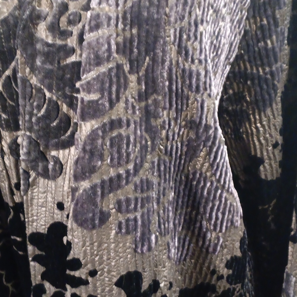 Chico's Eegant Black and Gold Velvet Blouse Size 3 - Picture 3 of 7